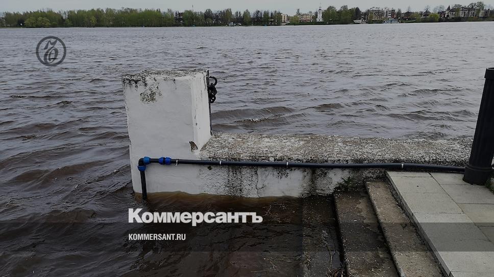 Русгидро уровень воды в рыбинском водохранилище. Рыбинская ГЭС затопление Ярославль. Затоплены в Горьковском водохранилище. Рыбинская плотина затопление. Уровень воды в Рыбинском водохранилище.