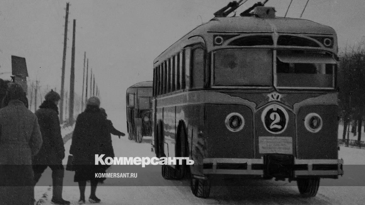 Троллейбус зиу 682б. Мтб-82 троллейбус. Троллейбус мтрз. Первый троллейбус в москве 1933. Сварз-тбэс троллейбус.