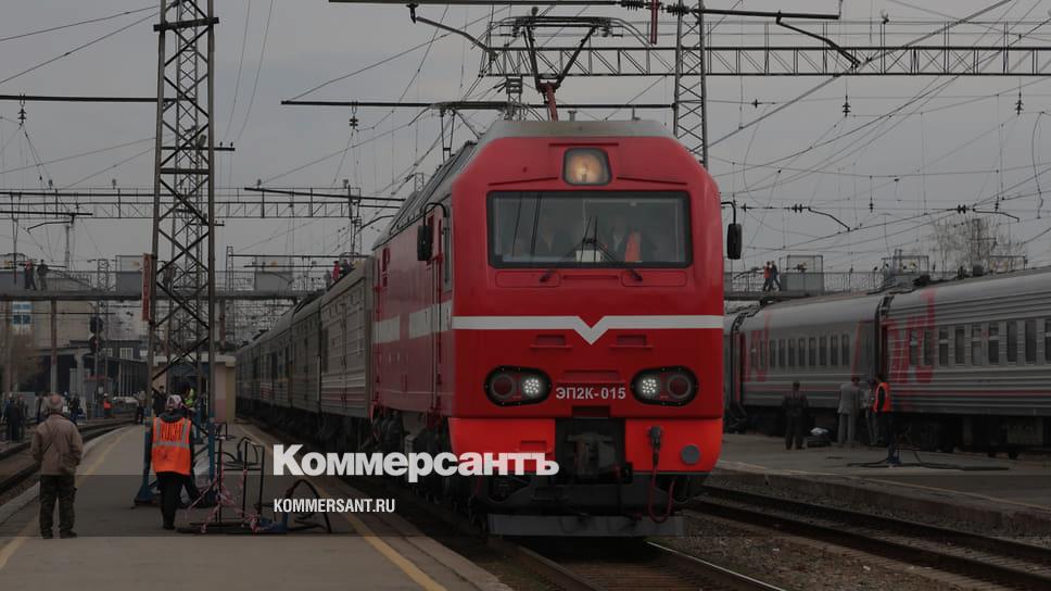 Поезд экскурсия пермь. Поезд экскурсия пермь. Локомотивное депо пермь 2. Поезд пермь санкт-петербург. Ретро поезд победы пермь.