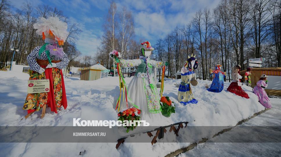 Масленица в автозаводском парке нижний. Масленичные куклы на Даманском. Выставка масленичных кукол. Даманский остров Ярославль зимой. Масленица в Сормовском парке.