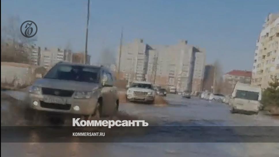 В Ярославле за Волгой из-за аварии затопило улицу Папанина ...