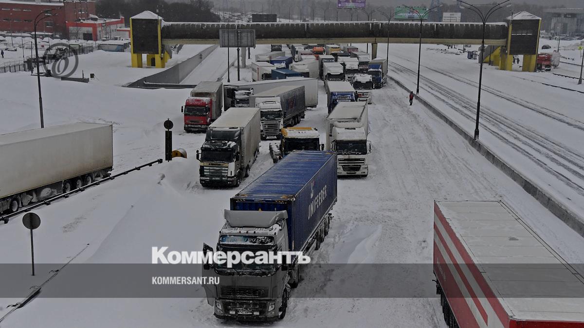 Москва отодвинула грузовики на ЦКАД - Коммерсантъ