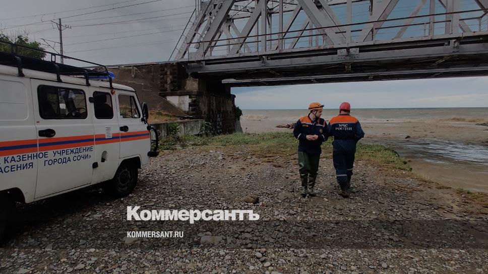 В сочи унесло машины