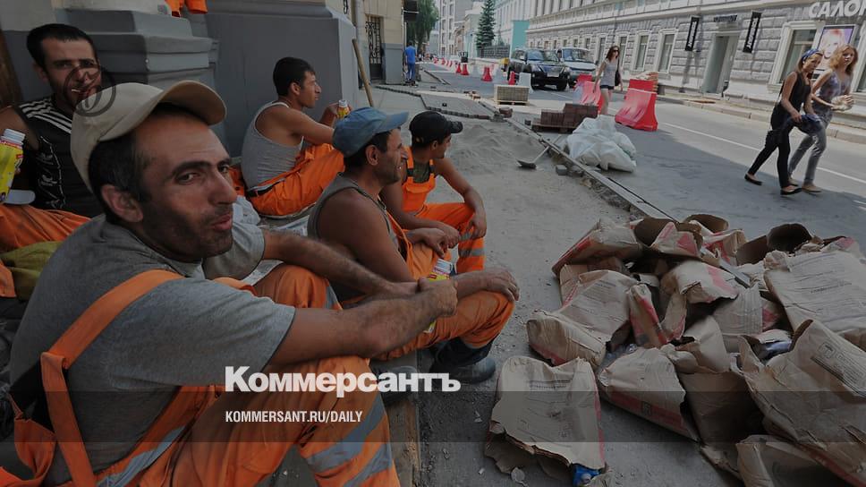 Labor migrants went to the record - Newspaper Kommersant No. 144 (7345) dated 08/10/2022