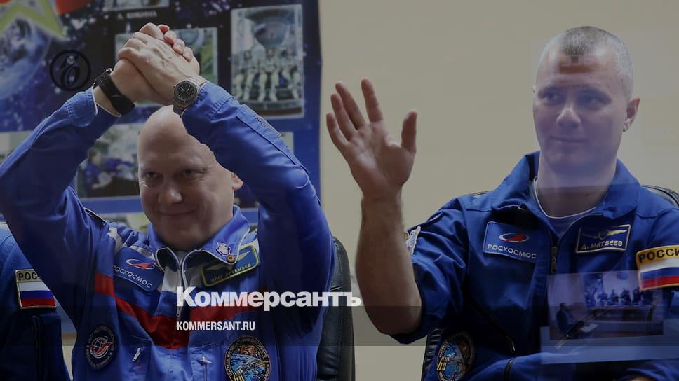 Russian cosmonauts interrupt spacewalk due to spacesuit problems