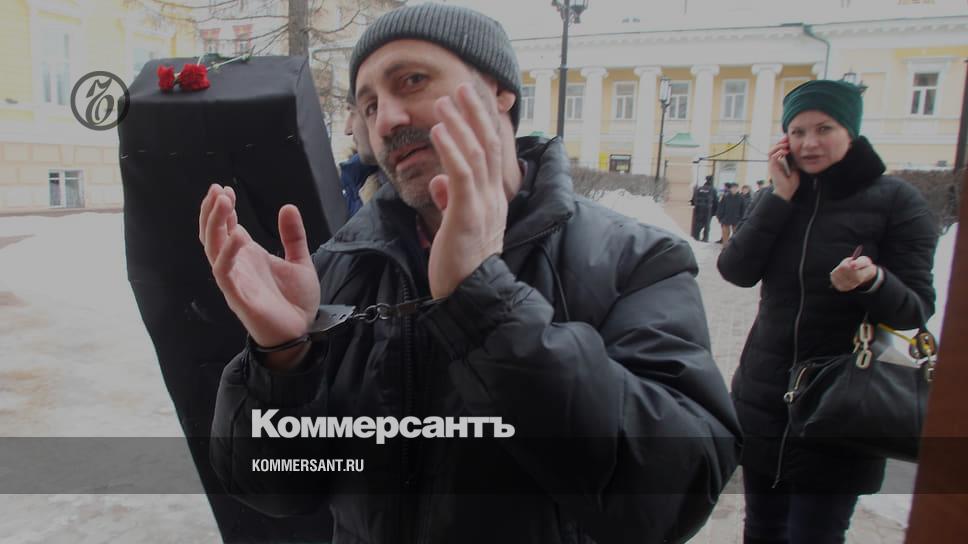 Photographs picked up article // Nizhny Novgorod activist suspected of discrediting the army