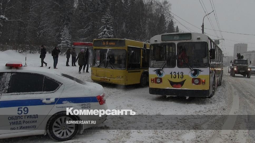 Автобус и троллейбус столкнулись в Ижевске – Коммерсантъ Ижевск