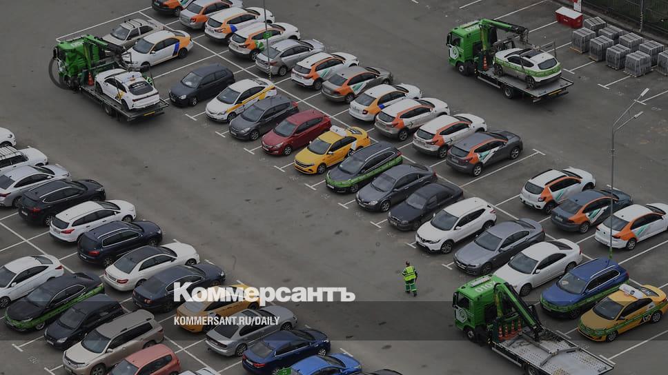 Moscow authorities moved more than 5,000 cars without license plates to impounds in a year