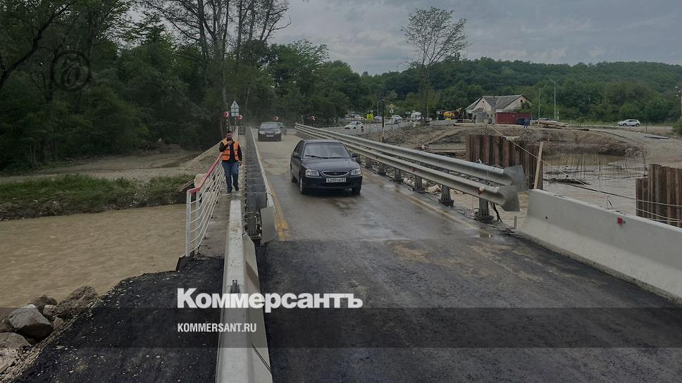 В Мостовском районе открыли движение по мосту через реку Фарс