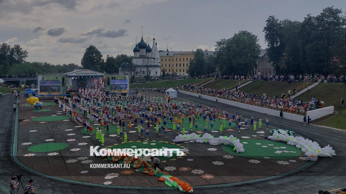 День г ярославля. Стадион Спартаковец Ярославль. День города Ярославль. Зрители на стадионе. День города Ярославль 2023.