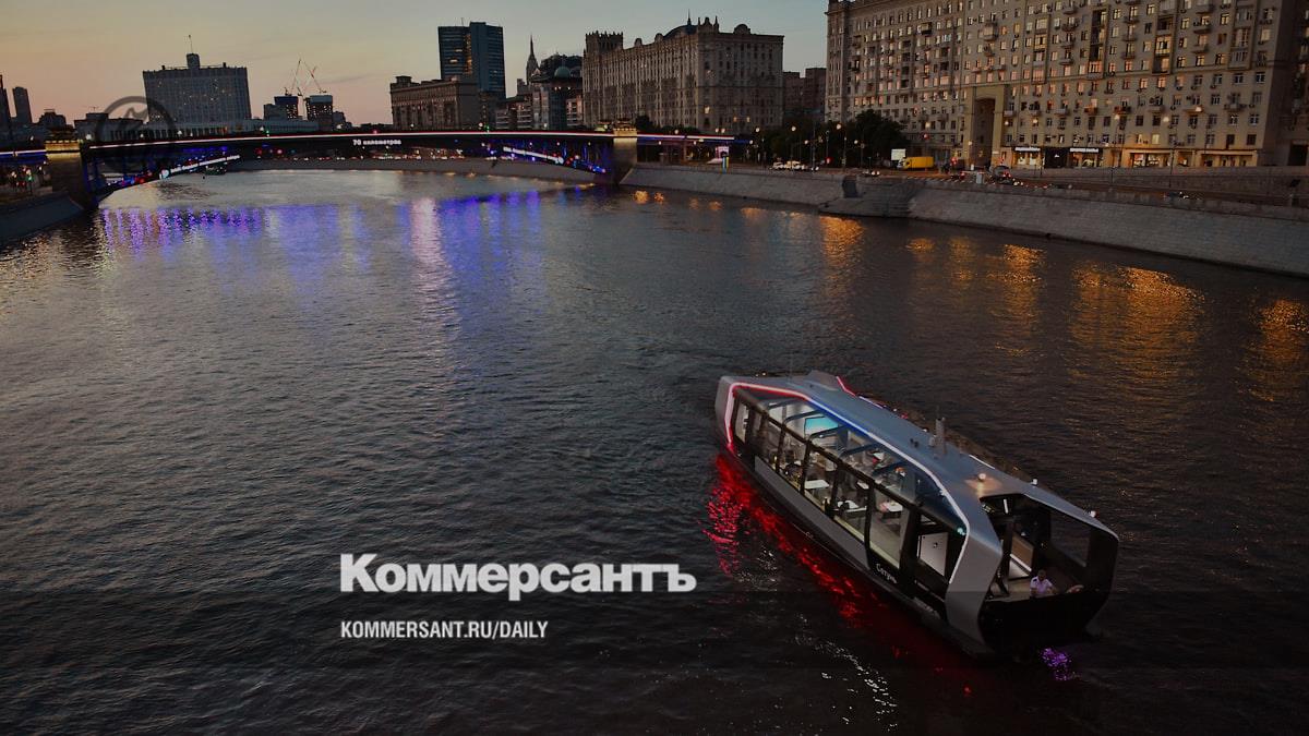 На Москве-реке запустили электрические речные трамваи с подсветкой ...