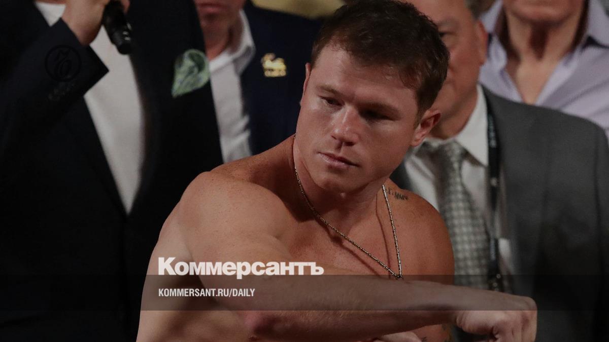 Сауль Альварес в костюме