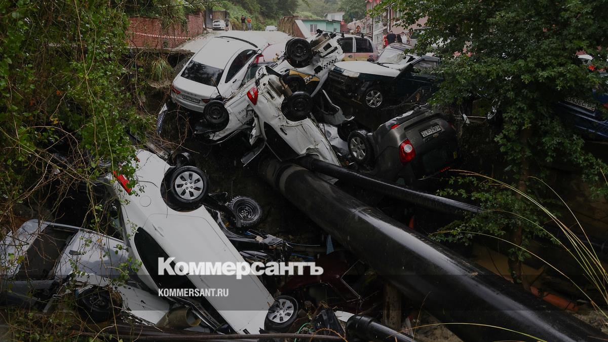 В Сочи после ливня потоком воды унесло 10 автомобилей – Коммерсантъ