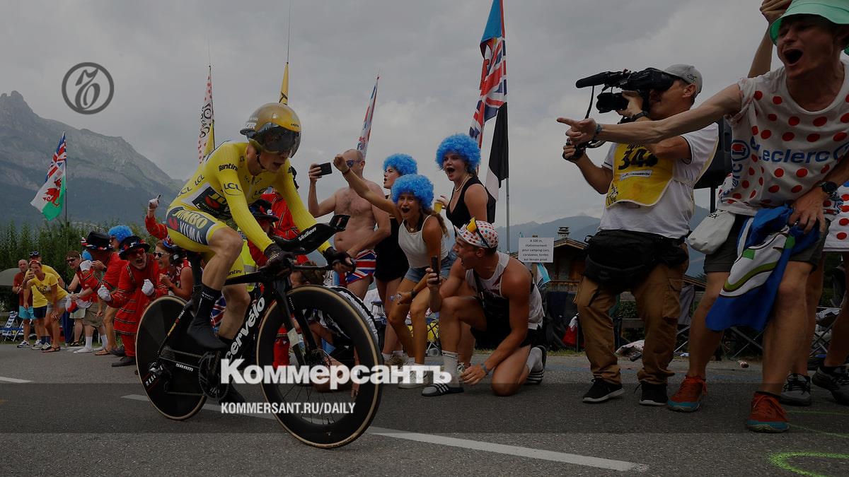 Jonas Wingegaard breaks away from Tadej Pogacar in Tour de France