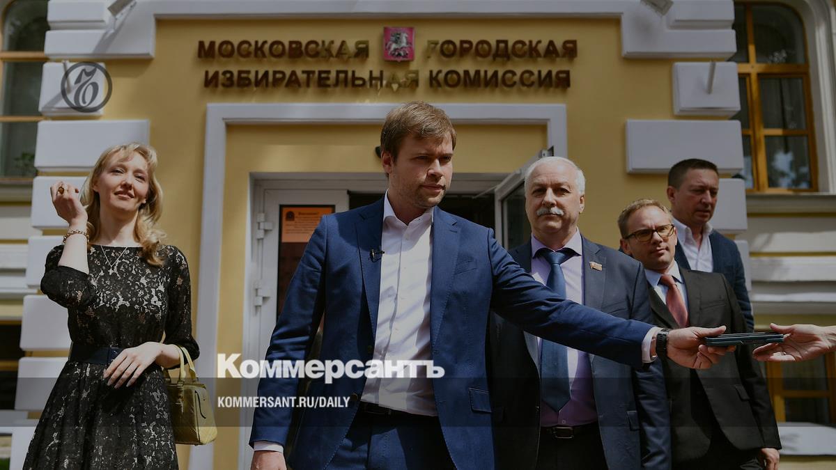 Counter-Circumstances // How Candidates for Moscow Mayor Plan Their Communication with Voters