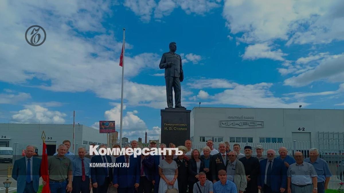 В Псковской области установили восьмиметровый памятник Сталину –  Коммерсантъ Санкт-Петербург