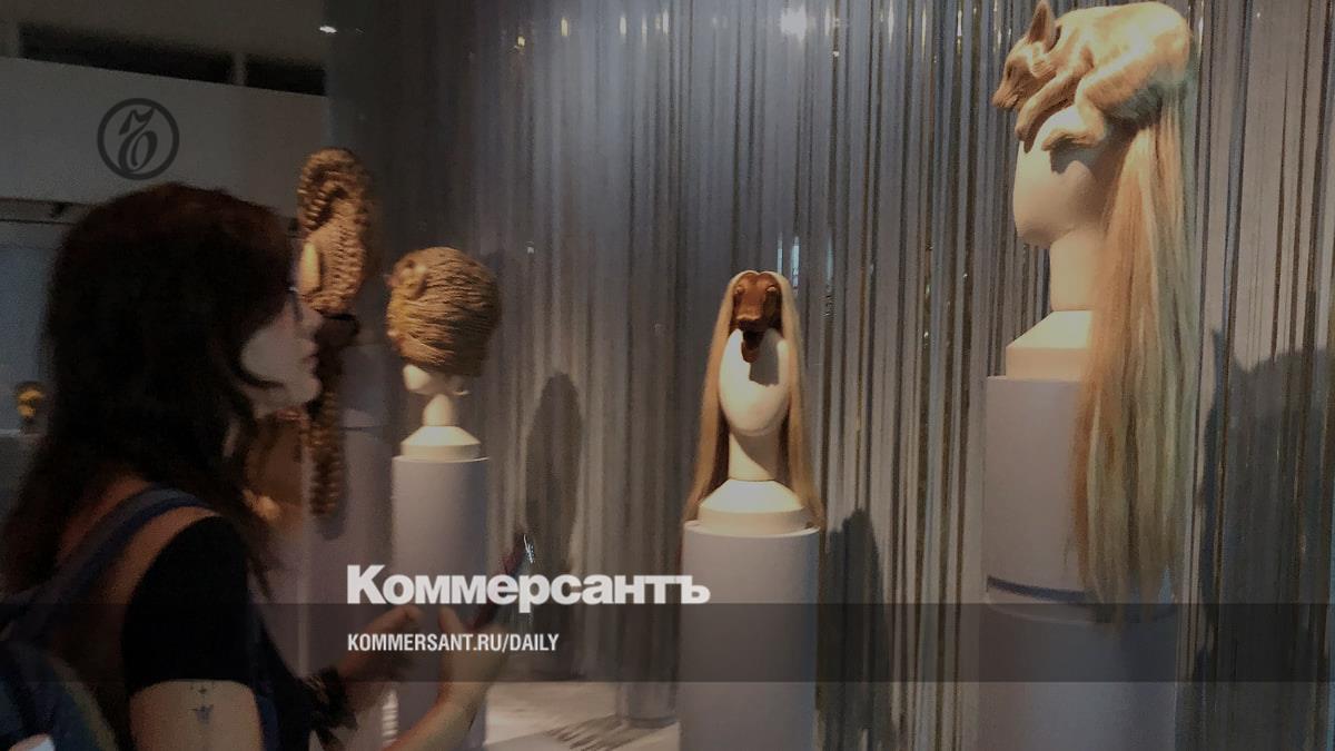 Review of the Hair and Wool exhibition at the Musée des Arts Décoratifs in Paris