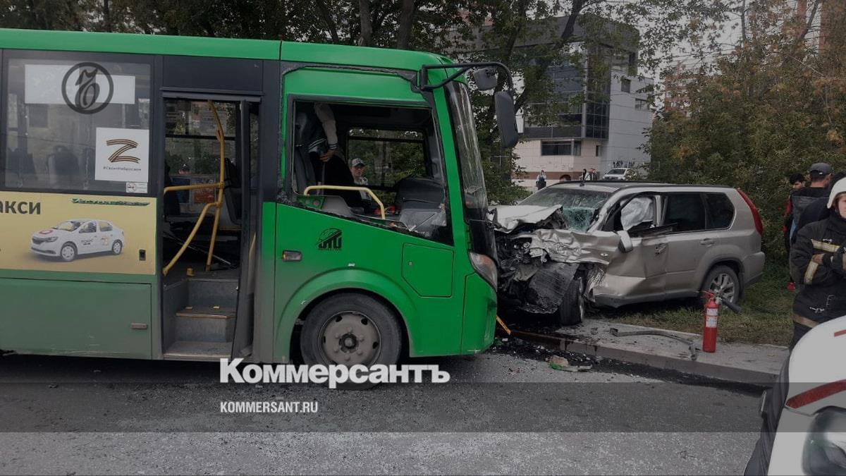 В Екатеринбурге в ДТП с автобусом №082 пострадали шесть человек –  Коммерсантъ Екатеринбург