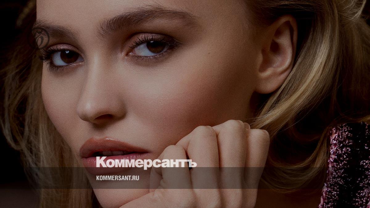 Лили-Роуз Депп стала лицом новых часов Chanel – Коммерсантъ