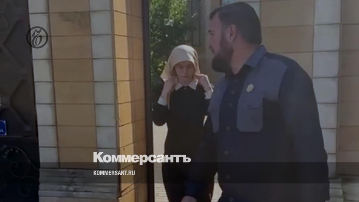 Омбудсмен Чечни опубликовал видео с увезенной из Петербурга Седой  Сулеймановой – Коммерсантъ