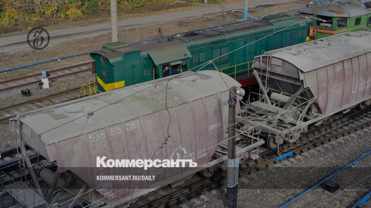The volume of cement transportation by rail has decreased in favor of road transport