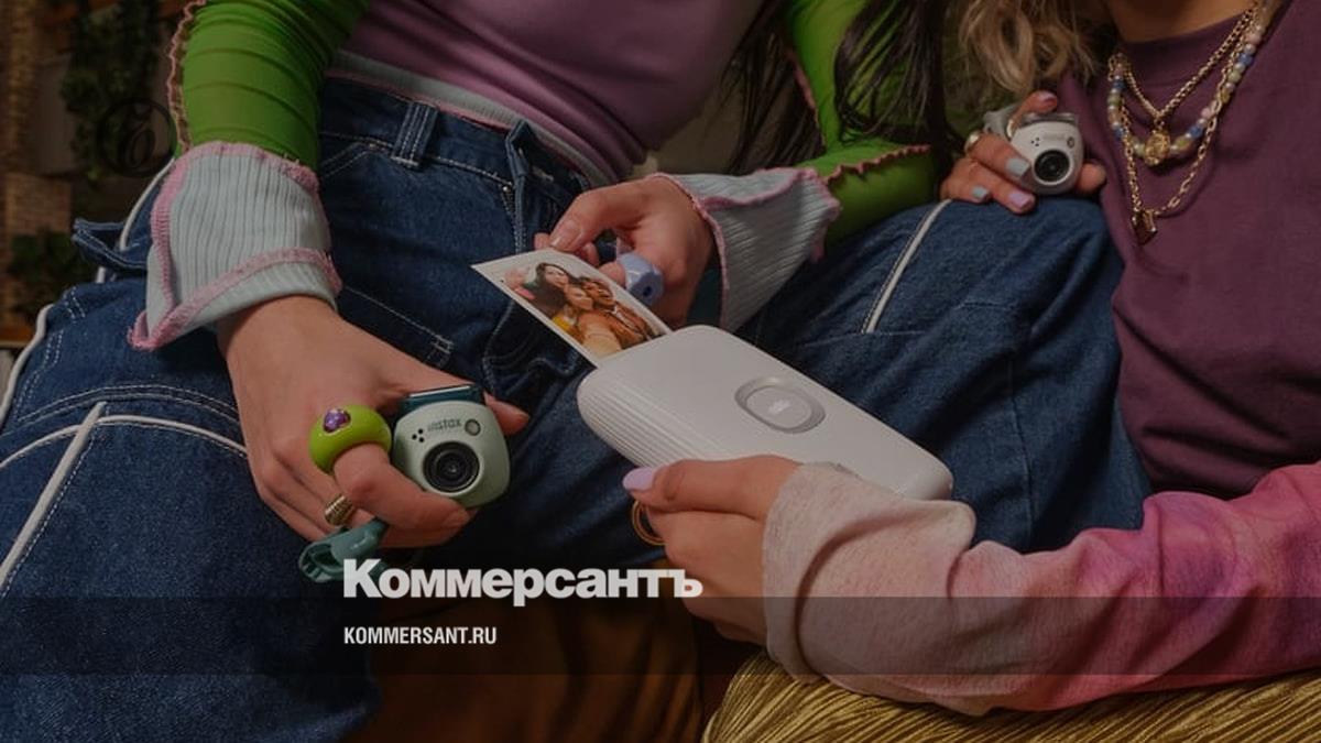 Fujifilm showed a miniature camera with a printer for printing photos – Kommersant