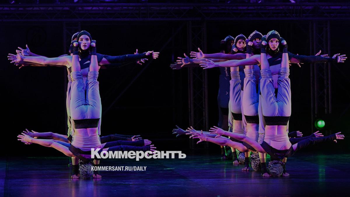 "Carmina Burana" at the Chekhov Festival.  Review