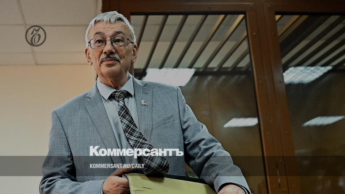 Human rights activist Oleg Orlov was fined 150 thousand rubles for repeatedly discrediting the army