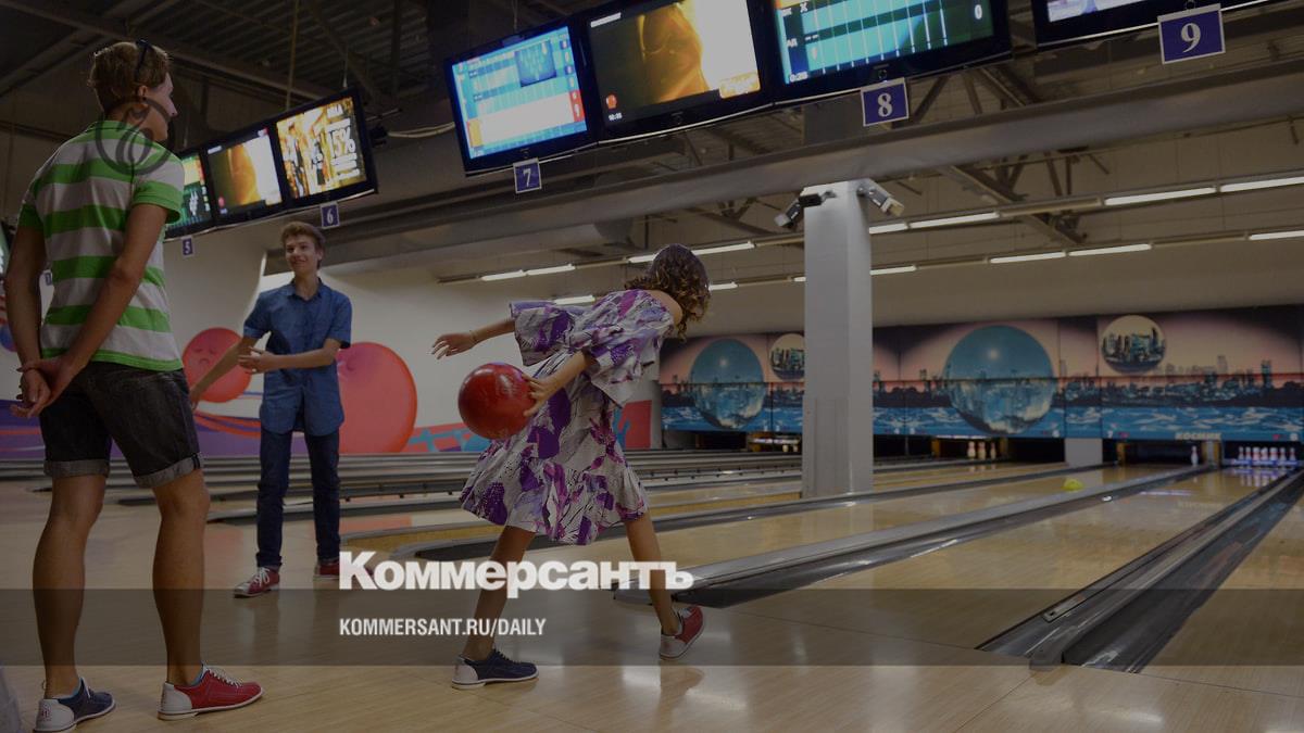 Russians have a growing interest in bowling and billiards