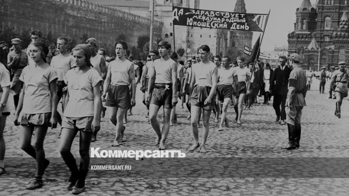 Парад физкультурников 1954 пирамида