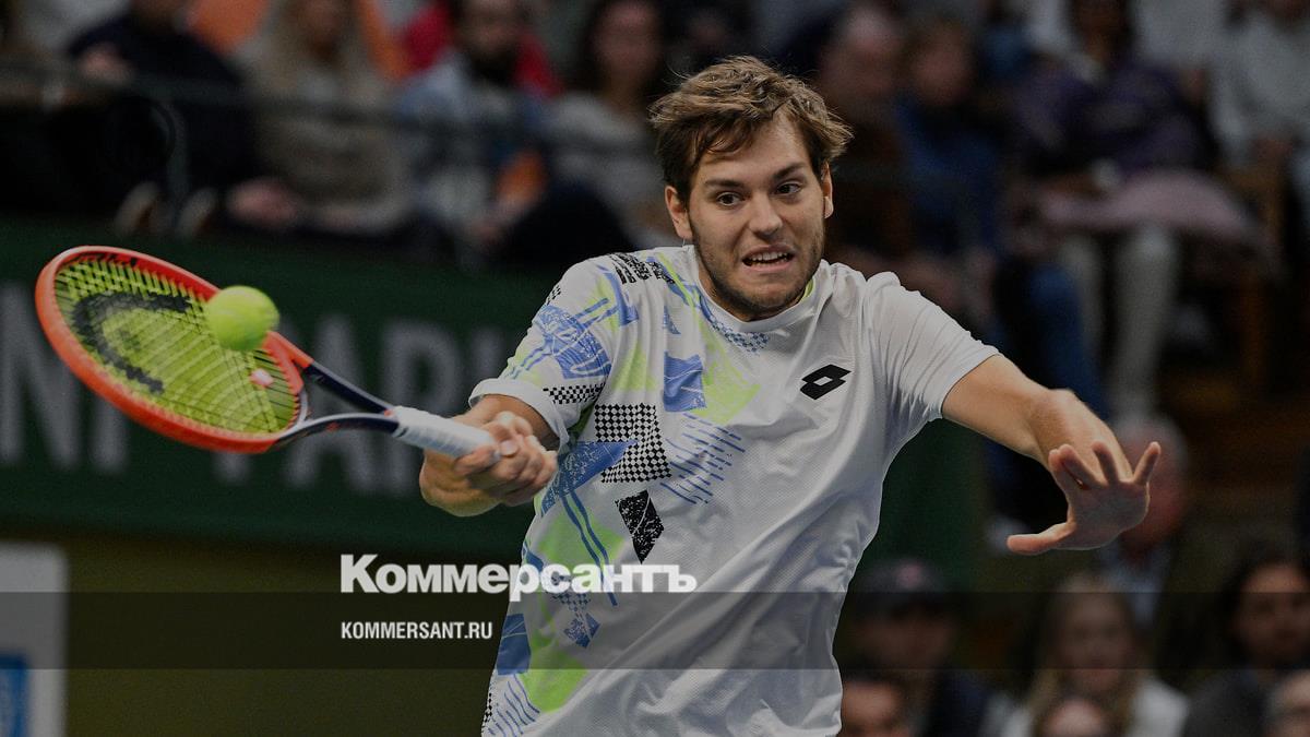Russian tennis players played in the finals of two ATP tournaments at once