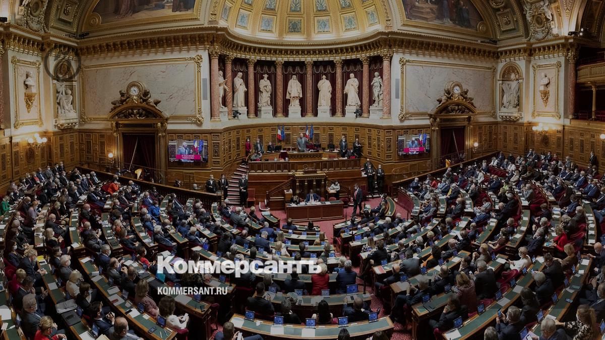 Сенат Франции принял законопроект о запрете инклюзивного письма в документах