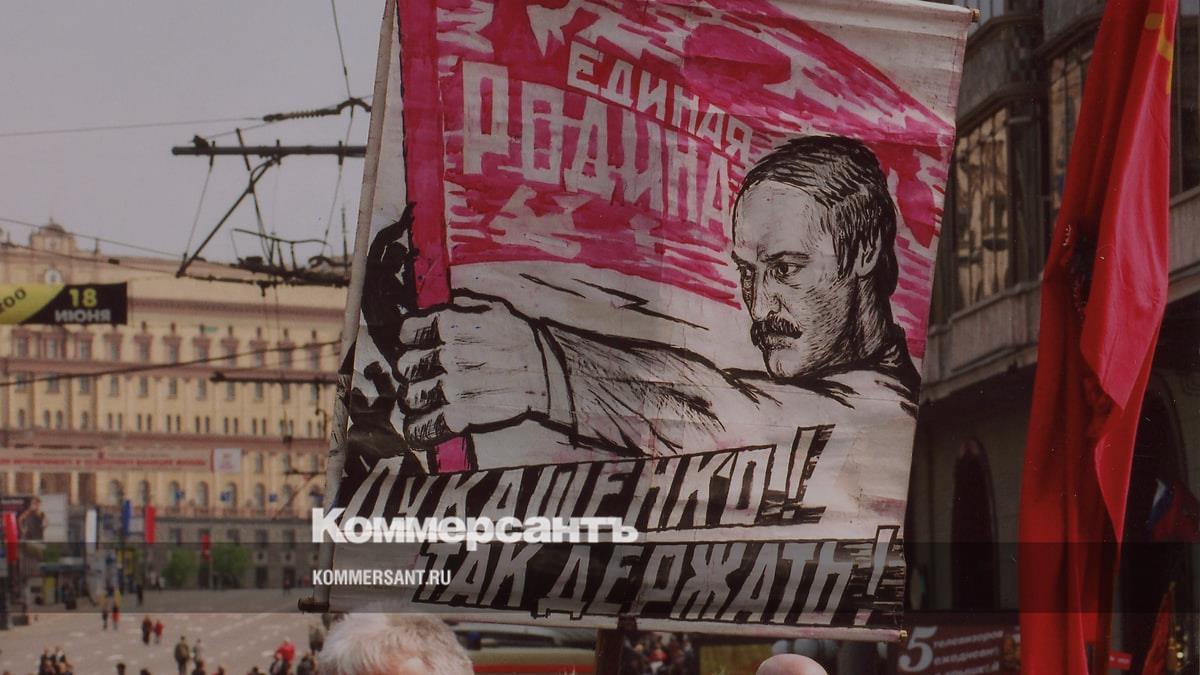 Картина футуризм 20 века октябрьская революция. Троцкий плакаты гражданской войны. Идеалы революции. Предпосылки романтизма. Идеалы революции.