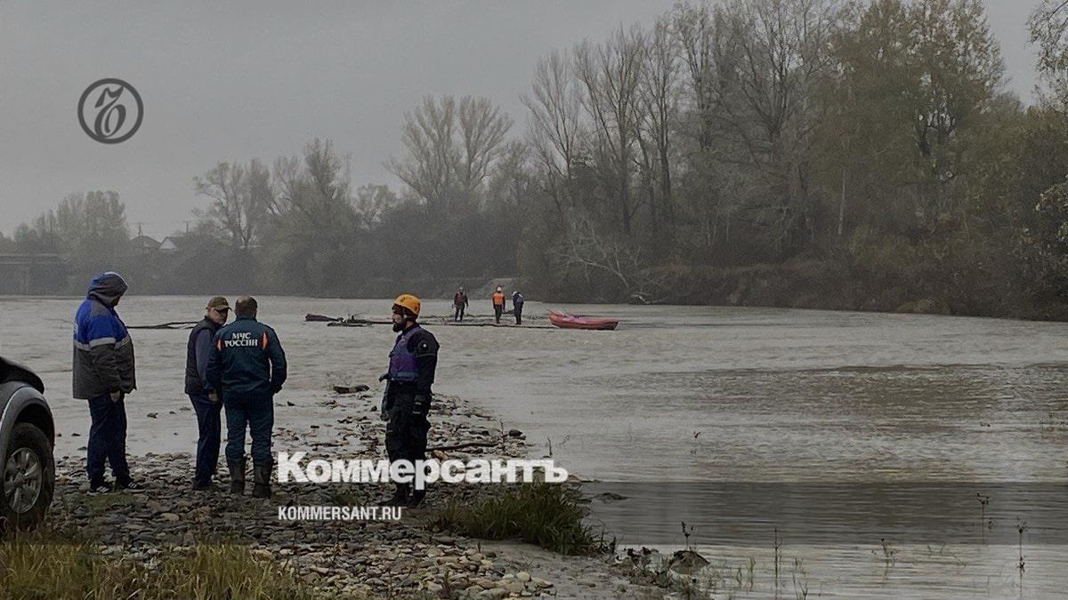 В Адыгее нашли тело женщины, находившейся в упавшей в реку машине –  Коммерсантъ Краснодар