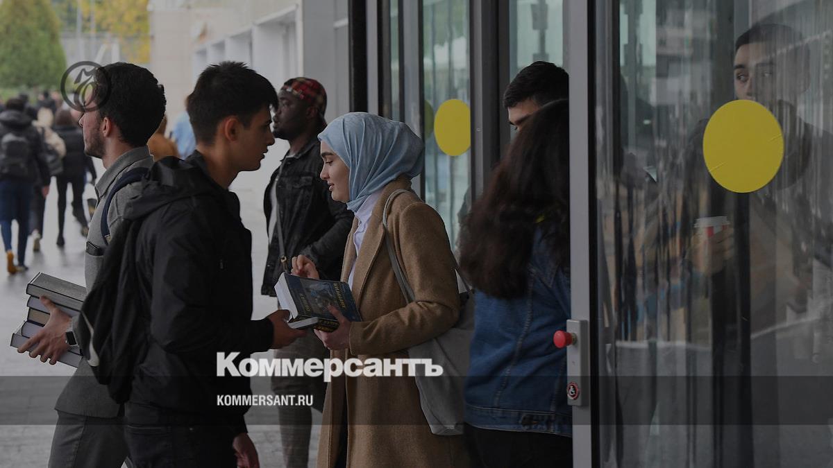 Universities proposed to the State Duma to allow foreign students to come with their parents