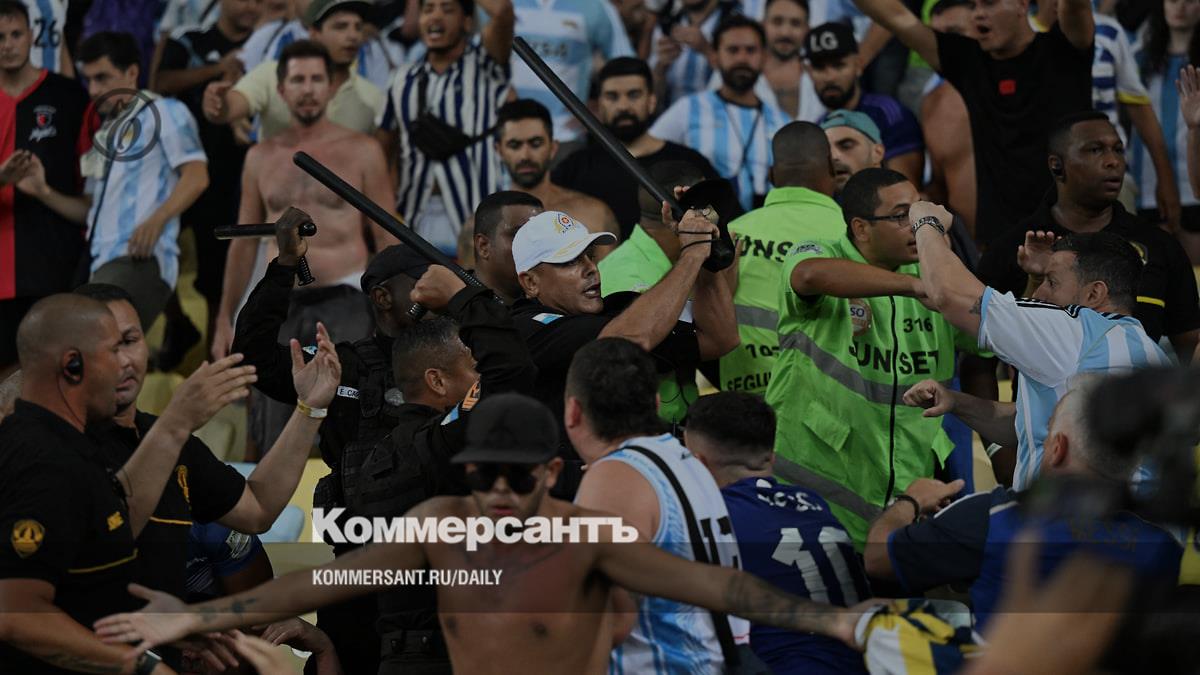 Fans fought before the 2026 World Cup qualifying match between Argentina and Brazil