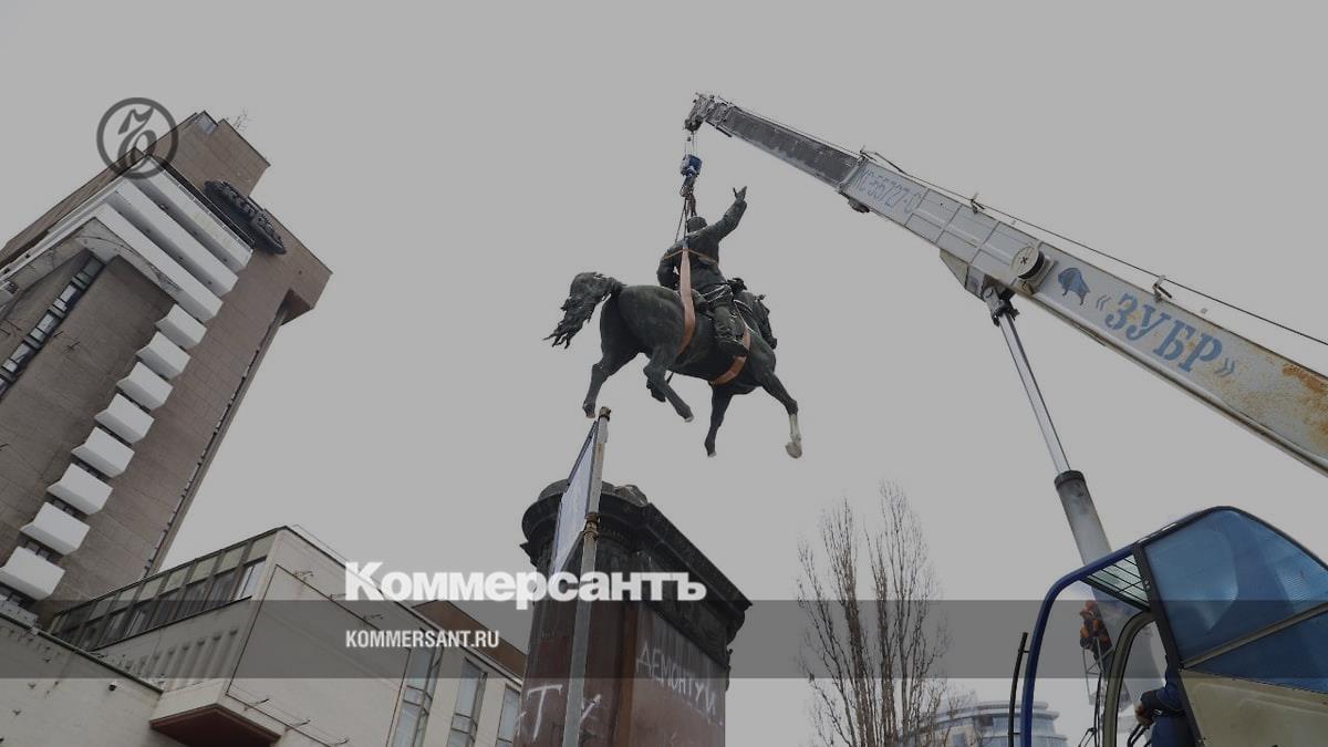 В Киеве демонтируют памятник Щорсу – Коммерсантъ