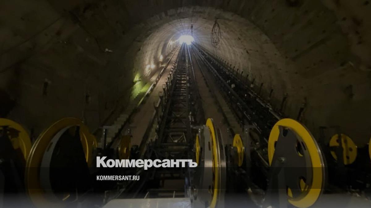 На станции «Горный институт» в Петербурге начали монтировать эскалаторы ...