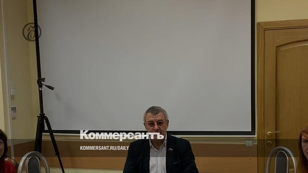 The dispute over the signatures of Valery Katkov, a candidate for municipal deputies of Vykhino-Zhulebino, ended with a lawsuit to protect the honor of an expert of the Ministry of Internal Affairs