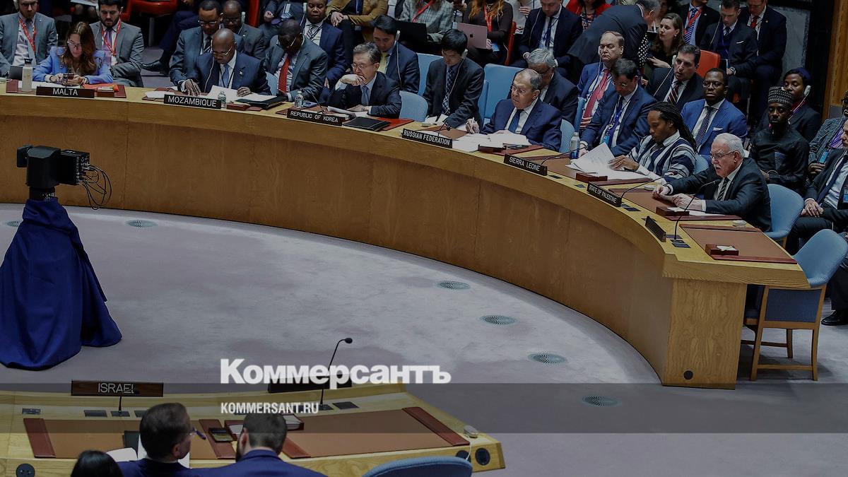 Резолюция 2419 сб оон. Конференция по разоружению в женеве. Одобрили резолюцию. Зал генеральной ассамблеи оон. Зал заседания генеральной ассамблеи оон.