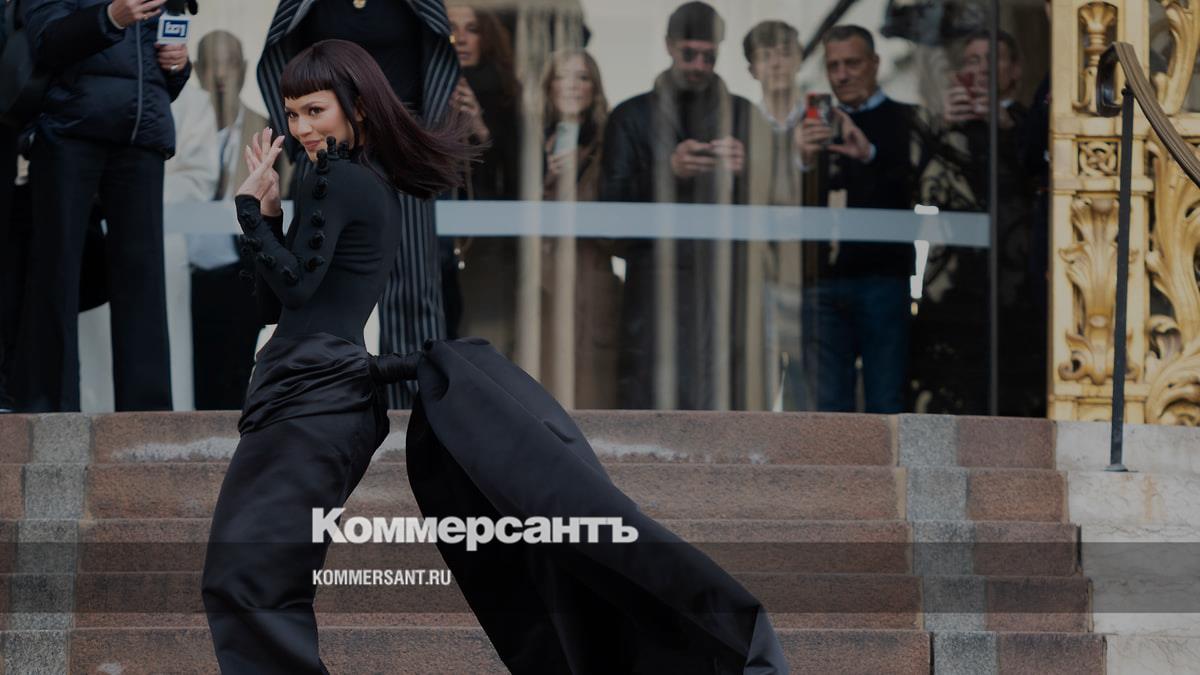 Все красавцы удалые великаны молодые все равны как на подбор. Что ж ты войско князя удалое жаркими лучами обожгло. Как сходились собирались удалые. Образ кирибеевича и калашникова. Стих сходилися собиралися удалые бойцы.