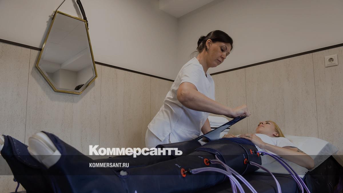 Медсестра с пожилым человеком. Заболевания пожилых людей. Пансионат для людей в депрессии. Пансионат для престарелых и инвалидов в садгороде владивосток. Пансионат для людей в депрессии.