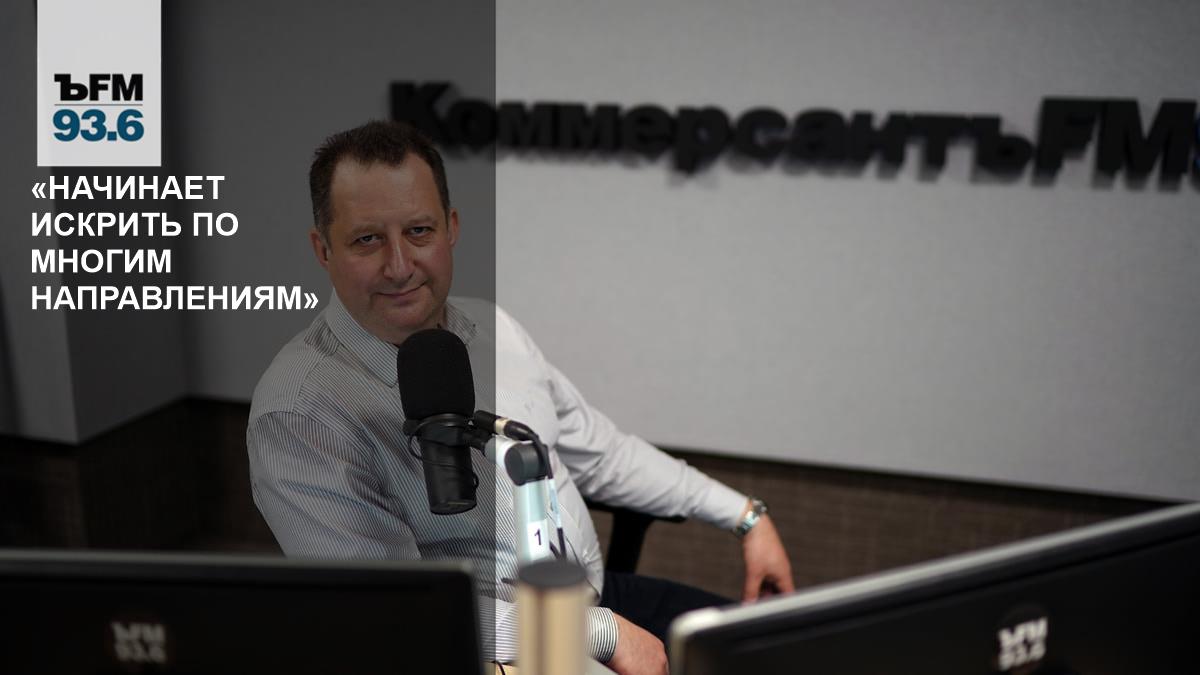 Руководитель и коллектив. Команда коллектив. Много директоров. Деловая встреча. Деловая встреча.