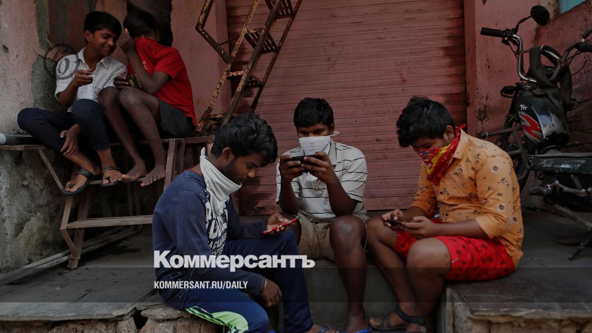 The prevalence of smartphones in poor countries is proposed to be supported by subsidies