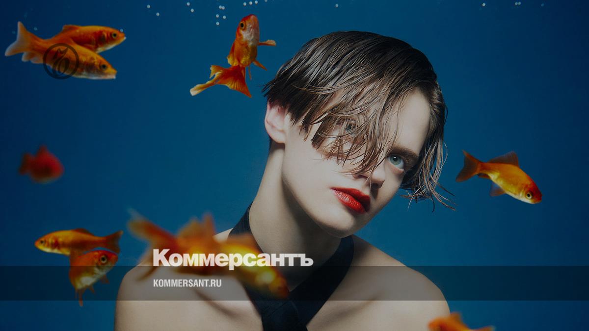 Ultramarine color is the main color in the new LIME collection – Kommersant