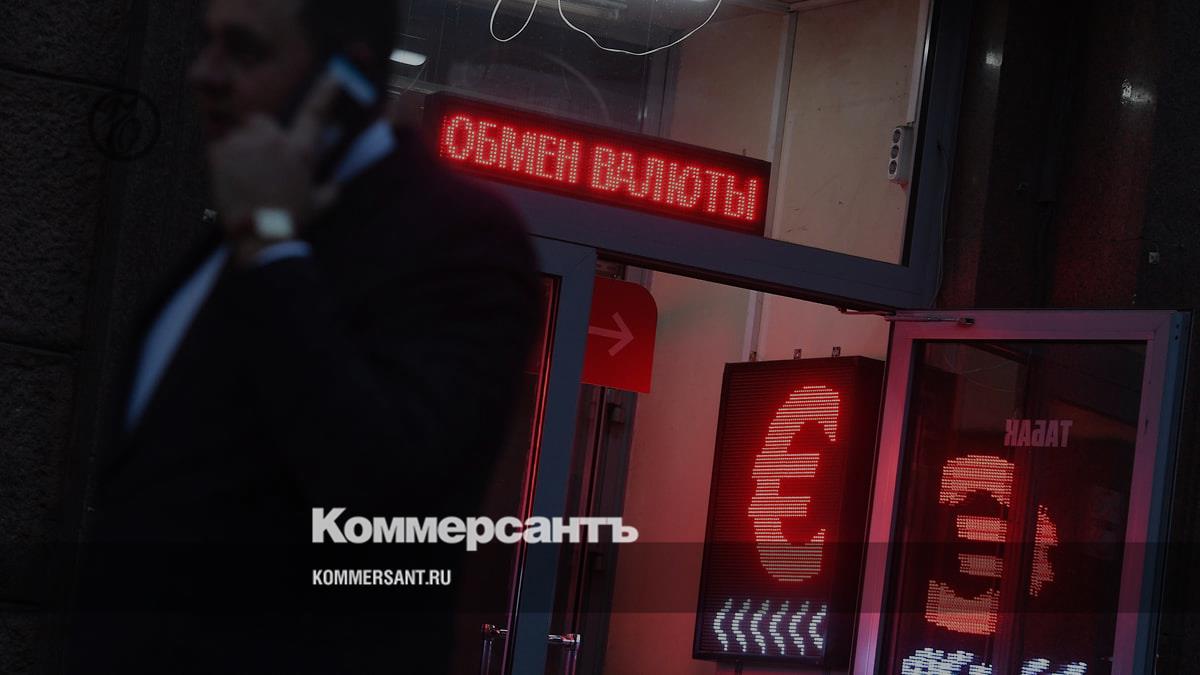 The euro exchange rate on the Moscow Exchange fell below 99 rubles – Kommersant