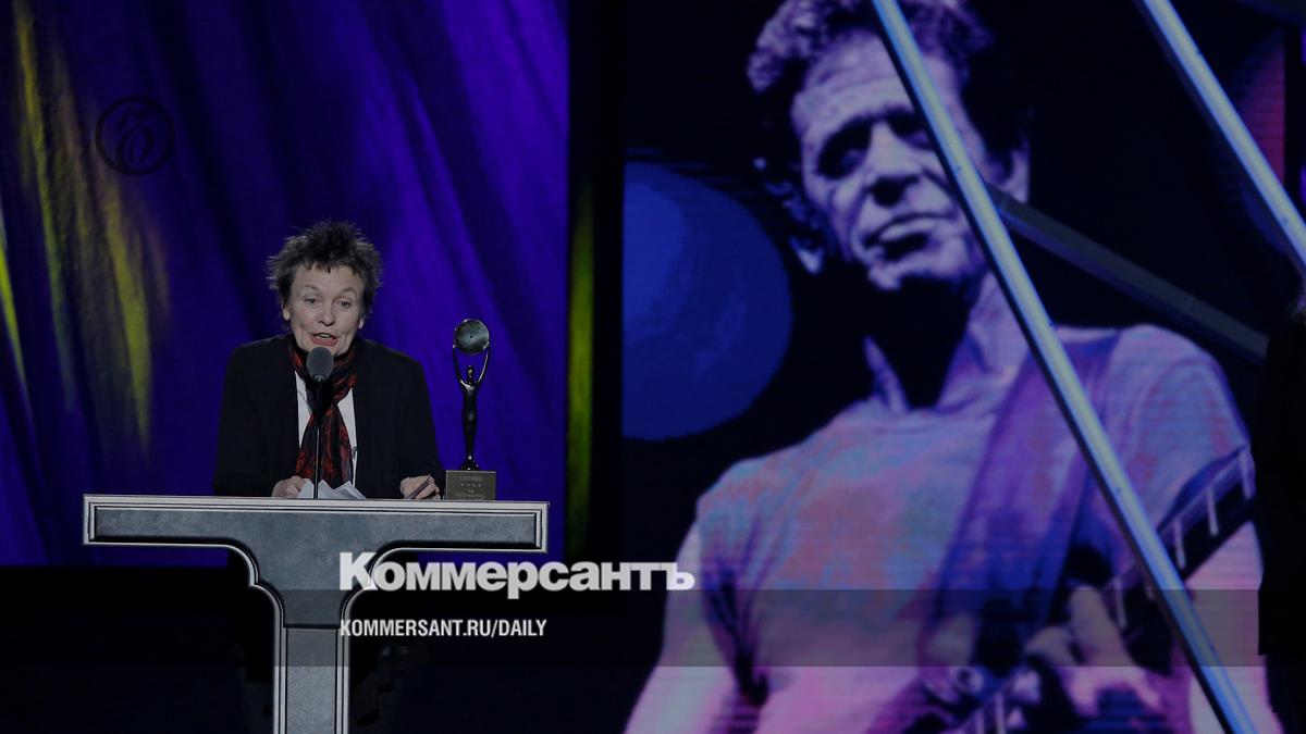 Laurie Anderson's exhibition "I'll Be Your Mirror" about the relationship between man and artificial intelligence is taking place in Australia.