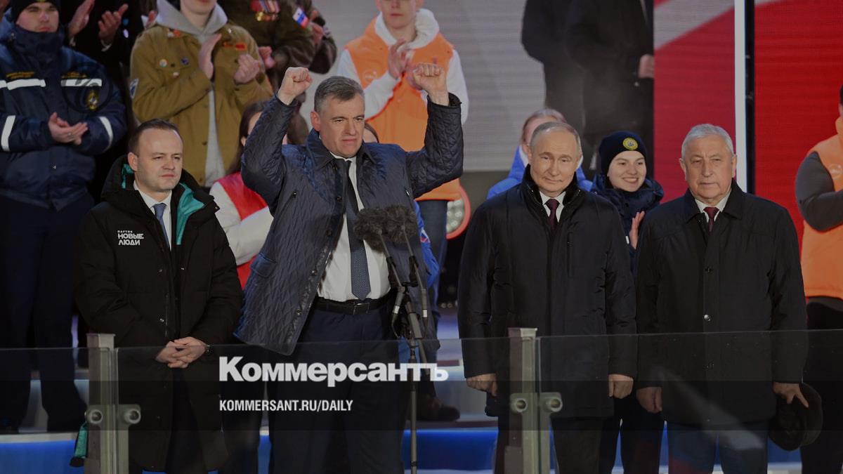 how Vladimir Putin and other presidential candidates united in the Kremlin and did not separate at the concert