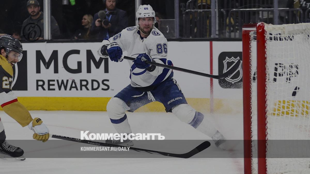 Nikita Kucherov regained the lead in the NHL scoring race