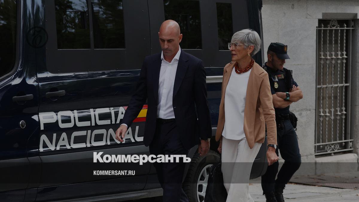 Spanish prosecutors suspect former football federation president Rubiales of financial irregularities